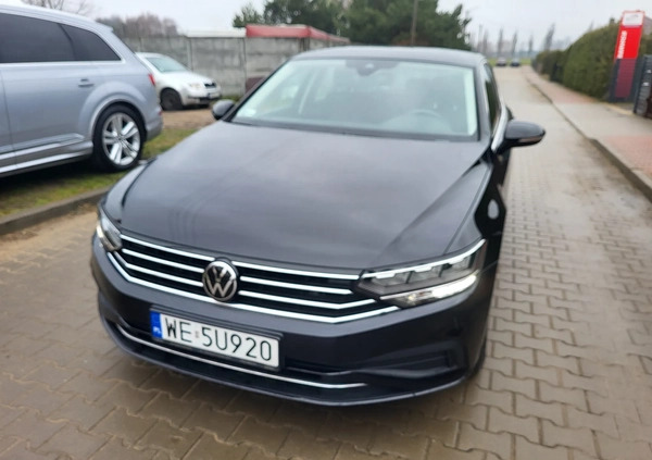 Volkswagen Passat cena 81500 przebieg: 37900, rok produkcji 2022 z Warszawa małe 667